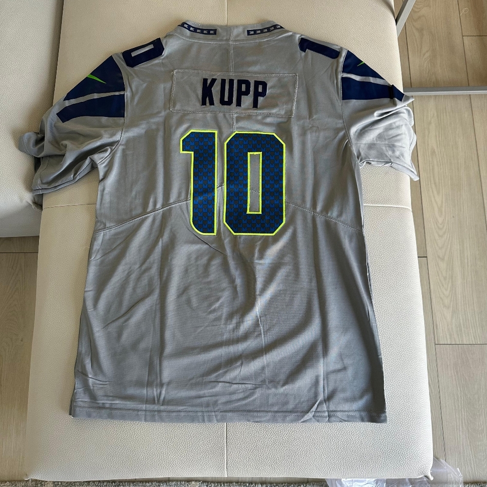 Football jersey - Picture 2 of 5